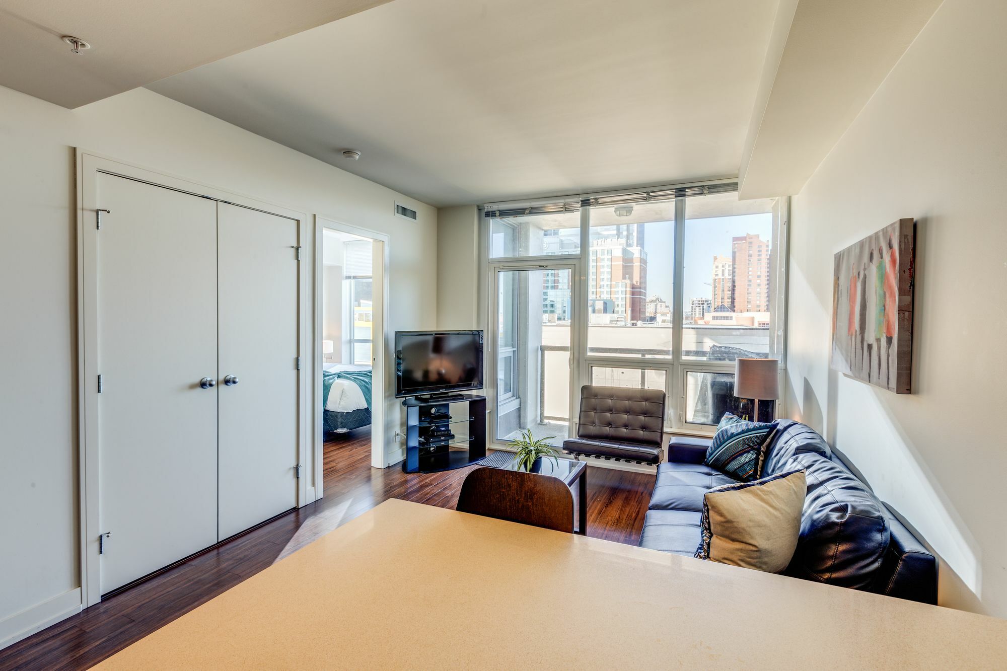 Apartment Digs Waterfront Calgary