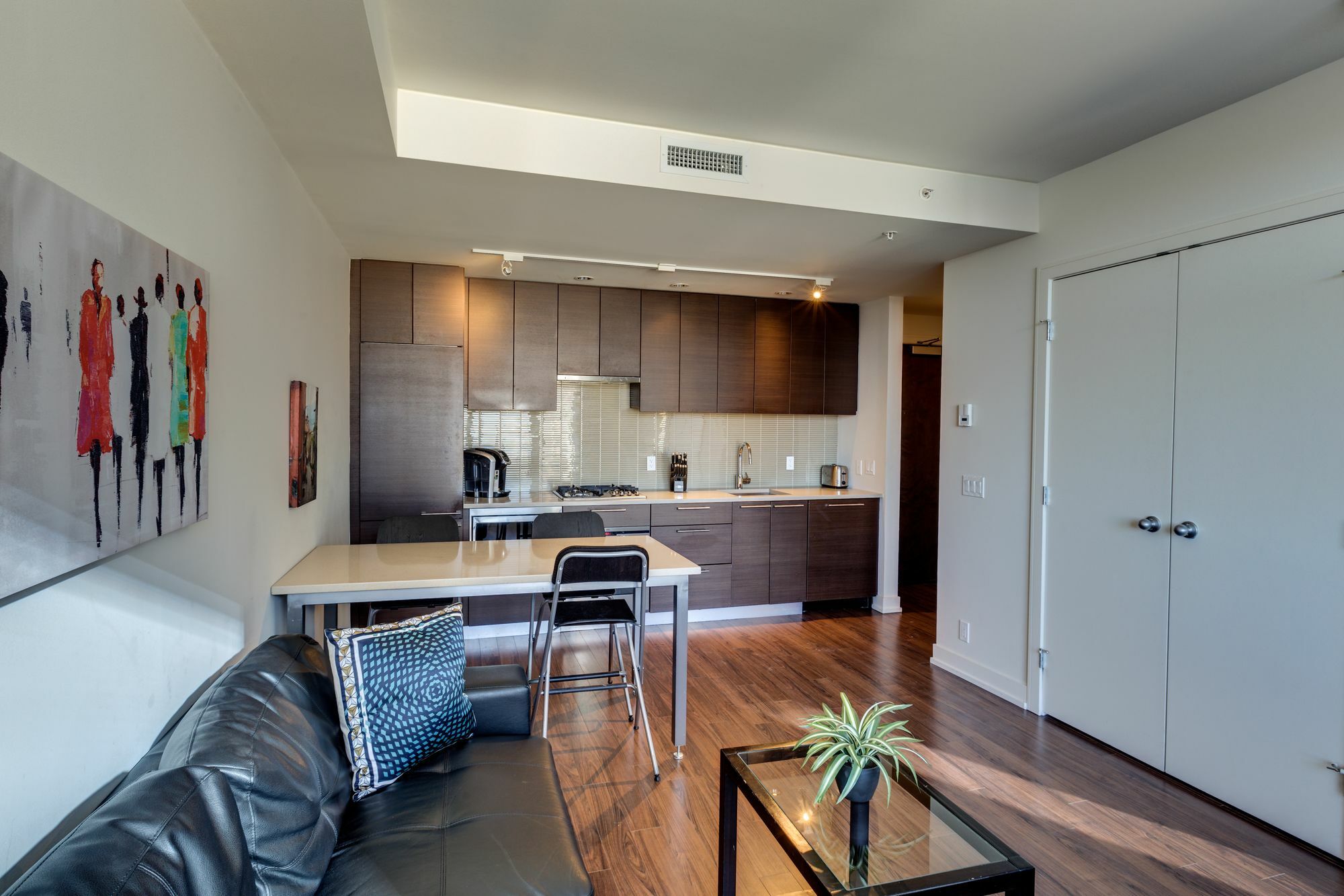 Apartment Digs Waterfront *